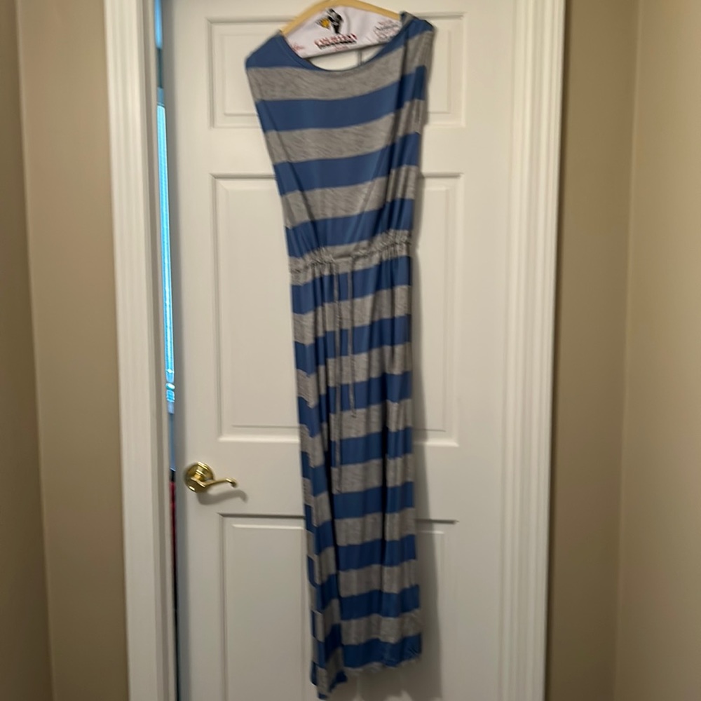 Comfortable drawstring waste cotton dress from the Gap.  Great for Summer!